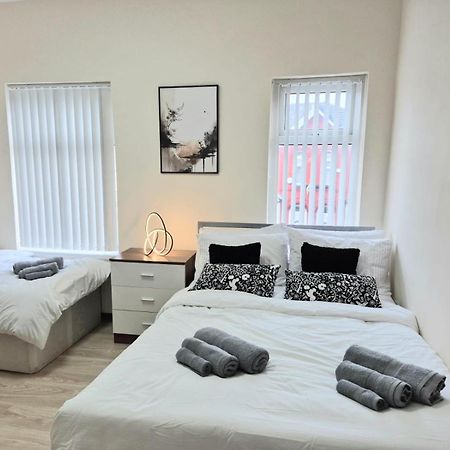 Rooms In Manchester 6 Minutes Drive To Victoria Station Exterior photo