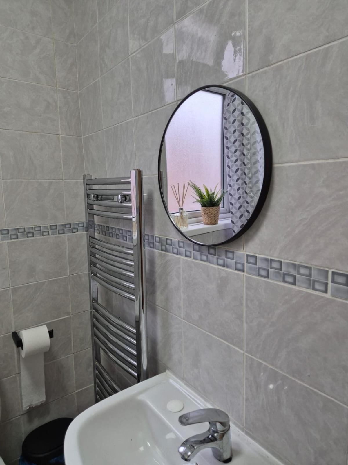 Rooms In Manchester 6 Minutes Drive To Victoria Station Exterior photo