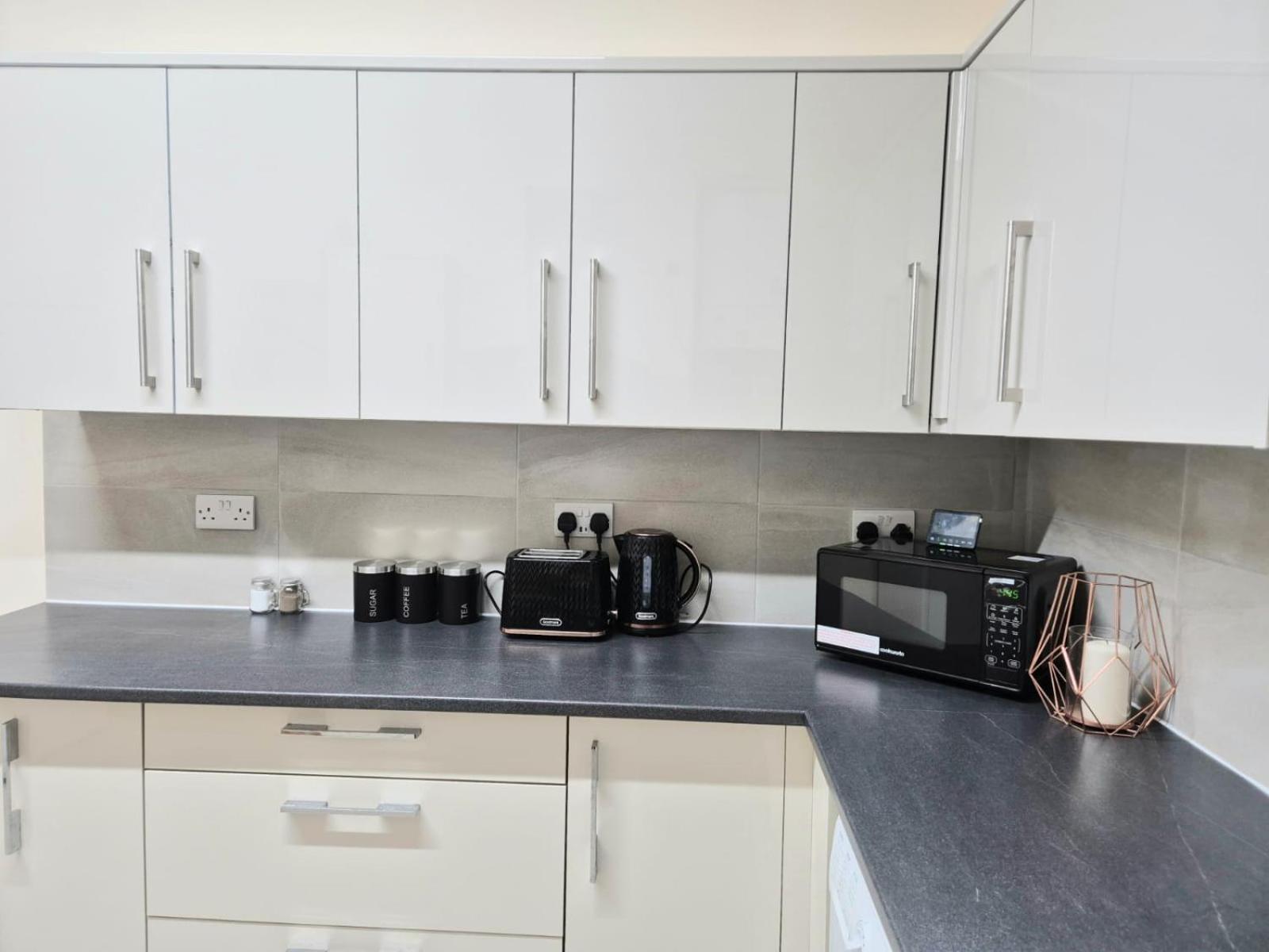 Rooms In Manchester 6 Minutes Drive To Victoria Station Exterior photo