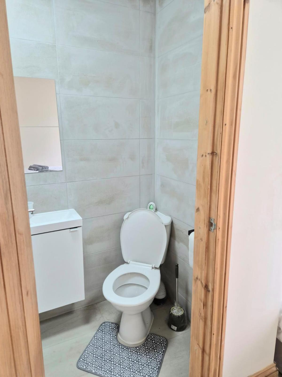 Rooms In Manchester 6 Minutes Drive To Victoria Station Exterior photo