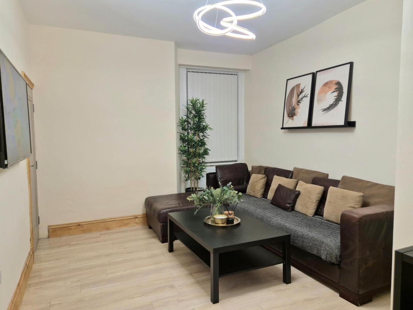 Rooms In Manchester 6 Minutes Drive To Victoria Station Exterior photo