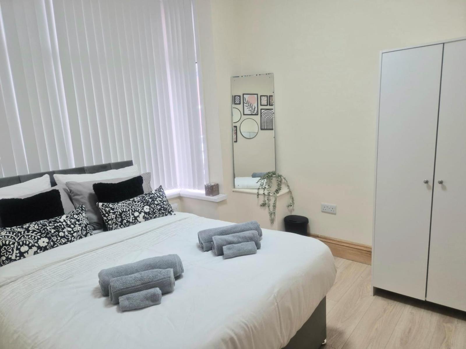 Rooms In Manchester 6 Minutes Drive To Victoria Station Exterior photo