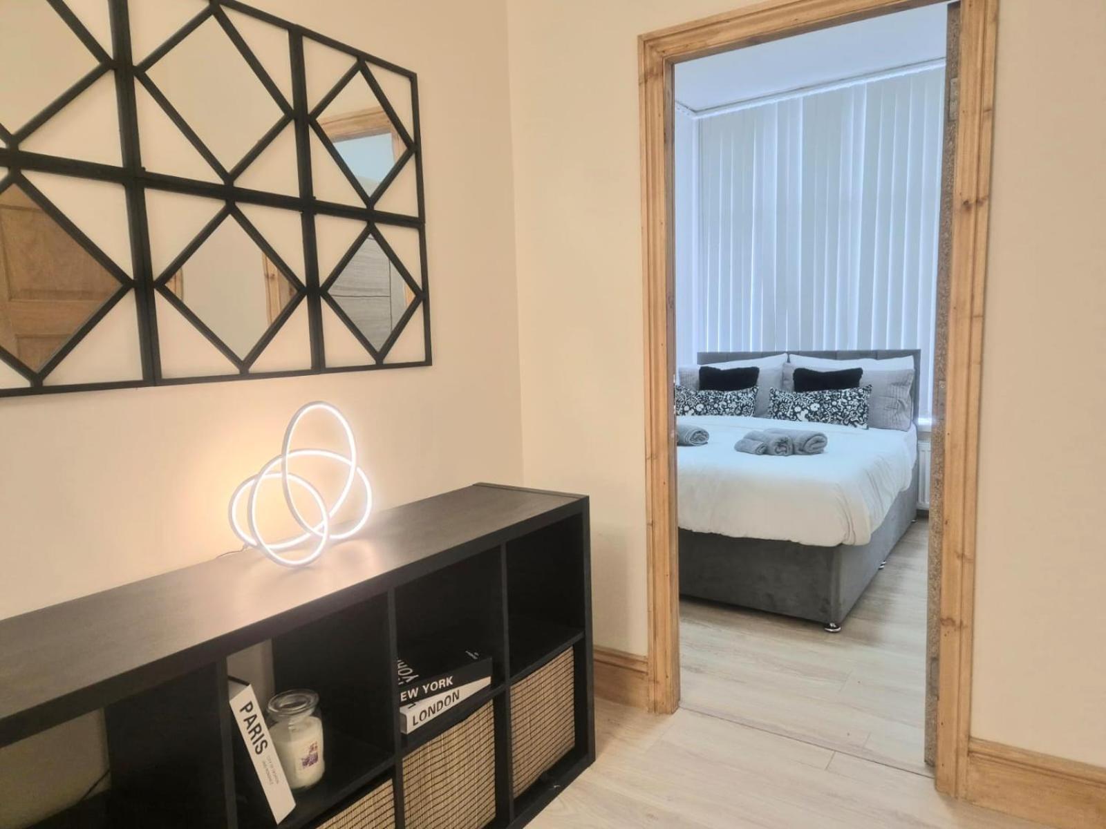 Rooms In Manchester 6 Minutes Drive To Victoria Station Exterior photo